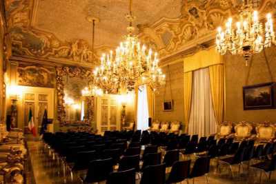 Bari, stanze sfarzose e "passaggi segreti": alla scoperta del maestoso Palazzo del Governo